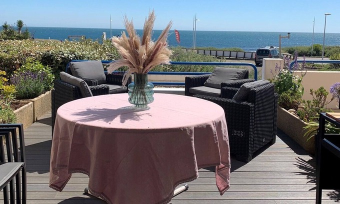 Chateau-d'Olonne Apartment | Renovated flat in a residence near the ocean Les Sables
