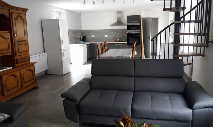 Flaviac House | renovated holiday home - sleeps 8