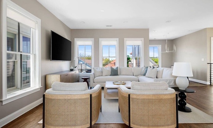 Cannonborough Elliotborough House | Renovated Home w/ Patio | 1 Block From King St