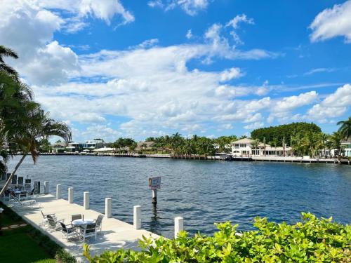 East Fort Lauderdale House | Renovated Intercoastal 2Bdrm 1 bath condo Walk to Beach