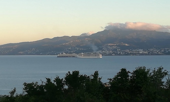 Tartane Apartment | Rent T2 furnished with view on fort bay of France