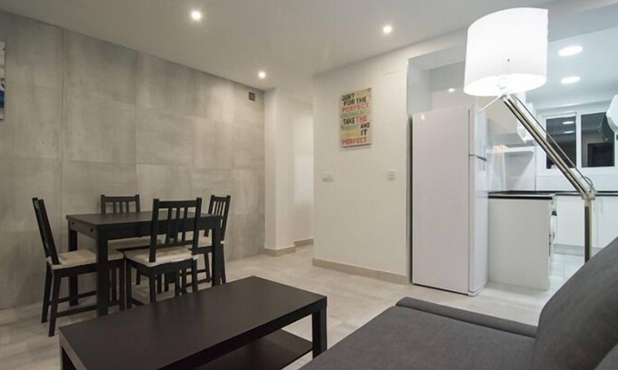 El Cabanyal Apartment | Rental unit in València · ★4.45 · 3 bedrooms · 4 beds · 1 bath