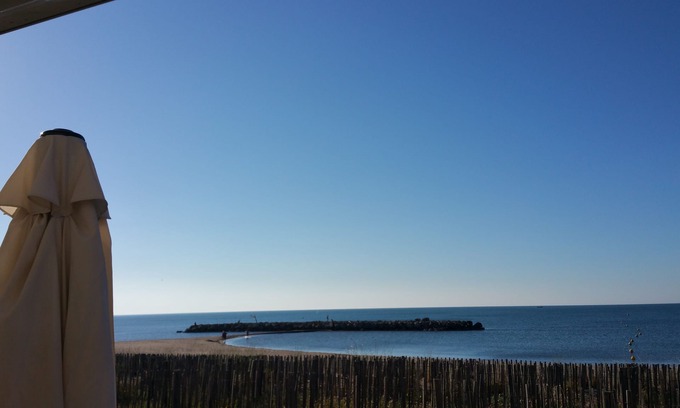 Valras-Plage House | RENTAL VALRAS BEACH, R Ch F3 villa sea front 5 People + WIFI