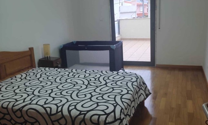A dos Cunhados Apartment | Renting 2 bedrooms in the West