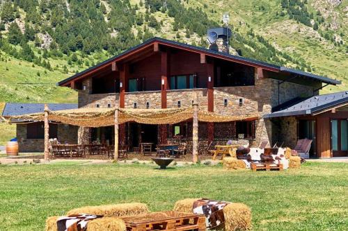 Canillo Ski Chalet | Reserva toda la Borda del Pi solo para ti