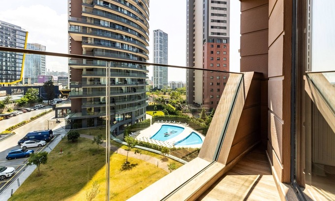 Kartal Apartment | Residence Flat w Shared Pool, 5 min to Metro