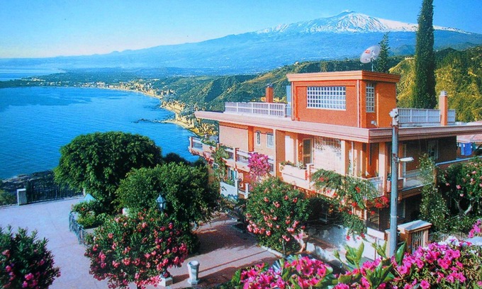 Taormina Apartment | Residence Schuler - Apartment 'B' with sea-Etna view