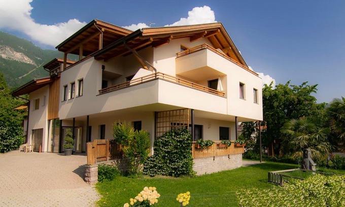 Caldaro Sulla Strada del Vino Apartment | Residence Sonneckhof