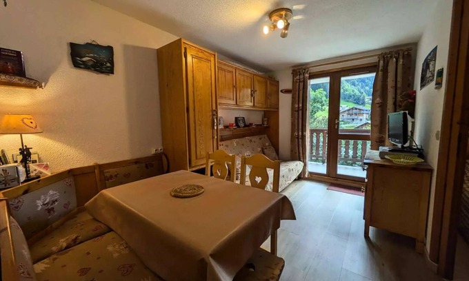 Areches Apartment | Residence Val Blanc 1 - Apartment for 5 people, south in the heart of the village, near ski lifts