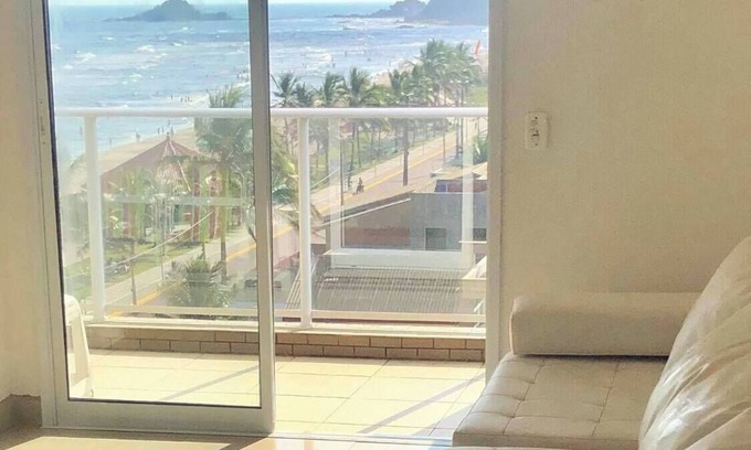 Centro House | Resort Itanhaém building facing the sea