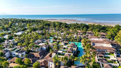 Port Douglas Apartment | Resort-style Swim Out - A Poolside Oasis