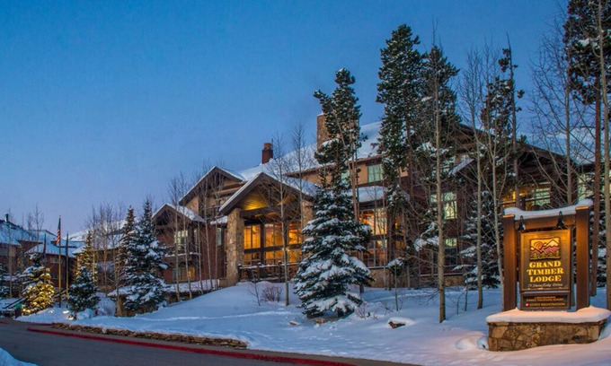 Four O'Clock Apartment | RESORT SUITE. Ski in/Ski out - 900ft to Snowflake Lift & FREE Shuttle
