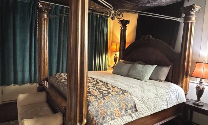 Village of Hagaman House | Rest & Reignite at The Pulpit House -see video-KING BED - Whole Building PRIVATE