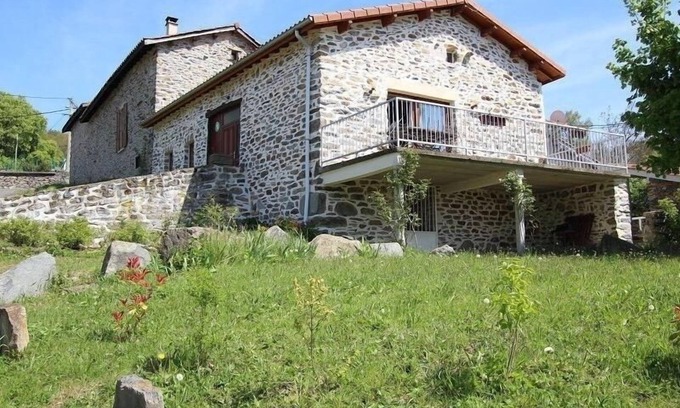 Retournac Cottage | Restored barn with terrace and wifi in La Bastide