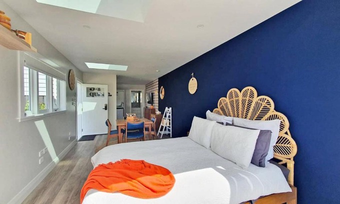 Papakura Apartment | Retro on Queen