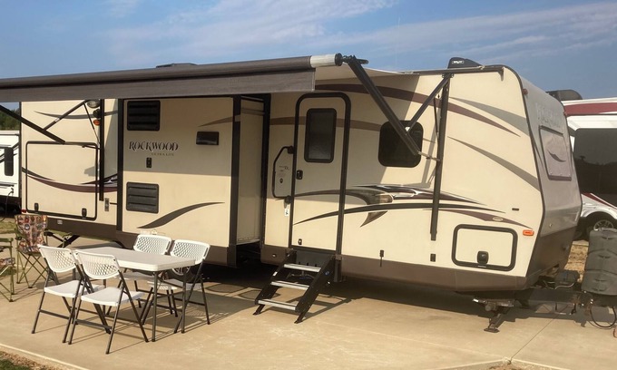 College Station House | Reveille RV Resort Bryan 5mi to Downtown 10 to Kyle Field! GLAMPING, sleeps 6!
