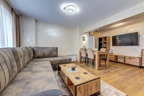 Smolyan Apartment | Rhodope Escape - Modern 1BR Apartment with Balcony & Free Parking