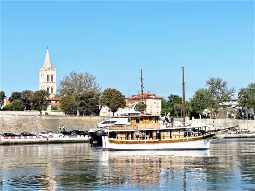 Zadar Old Town Boat Rental | Rhythm Floating Hostel - Zadar