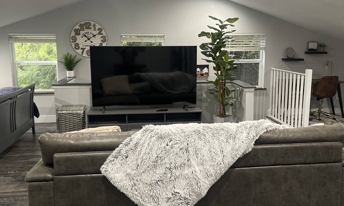 Bellingham Apartment | Ride galbraith mountain from your door! Cozy Bellingham apartment in the woods.