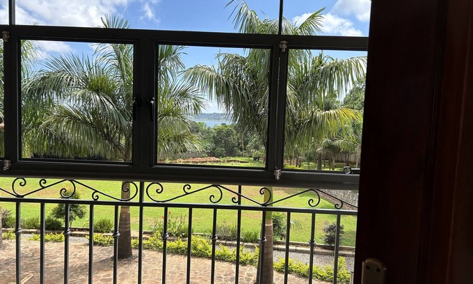 Entebbe Bed & Breakfast | Ridgeway Victoria