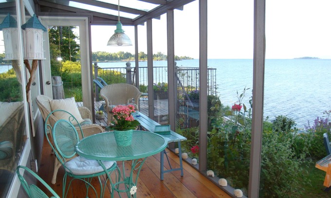Union Bay House | Right on The Beach in The Comox Valley!