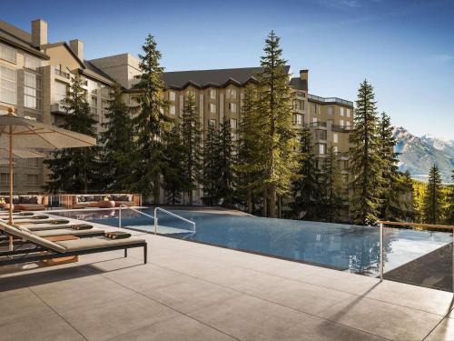 Banff Hotel | Rimrock Banff, Emblems Collection
