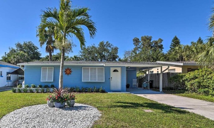 Indian Rocks Beach House | Rita's Cottage by the Beach - Steps to Ocean!