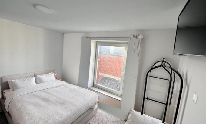 Charleroi Apartment | Rive Gauche D centre - gare - aéroport