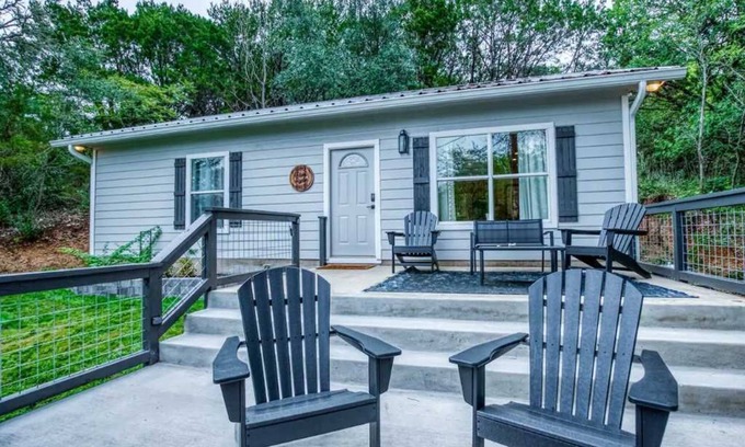 Kyle Cabin | River Access | Grill | Firepit | Sleeps 5