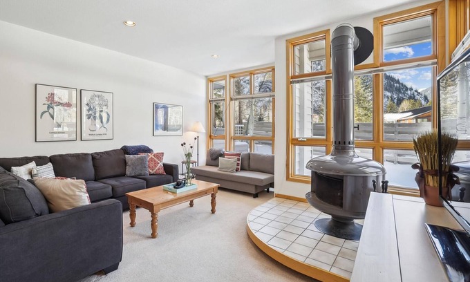 Frisco Condo | River Glen 107C-Downtown Frisco Condo-onsite Hot Tub!
