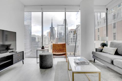 Near North Side Apartment | River N 1BR w Gym Pool nr Magnificent Mile CHI-125