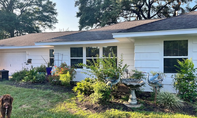 Port Neches House | River Walk Cottage near ALL SETX hospitals & refineries!