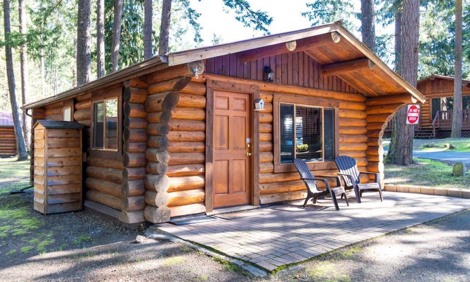 Regional District of Nanaimo Cabin | Riverbend Cottages & RV Resort
