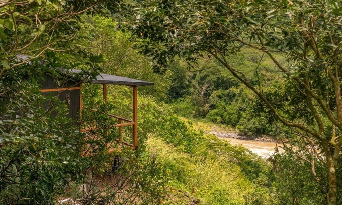 Ciudad Colon Apartment | Riverfront Cabin: Stunning Views : 20 Minutes to the SJO Airport !