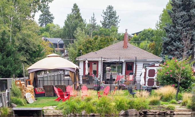 Old Bend House | RIVERFRONT COTTAGE EPIC WALKABLE LOCATION ON RIVER