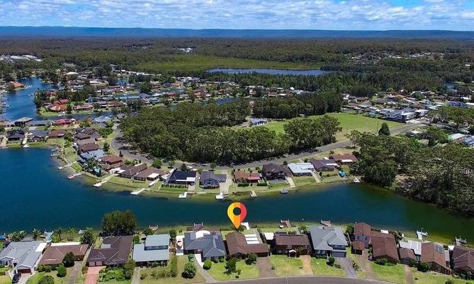 Sussex Inlet House | Riverfront Delight in Sussex