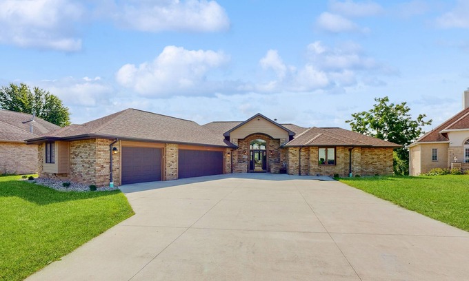 Wrightstown House | Riverfront home with pool, hot tub & sauna - perfect location