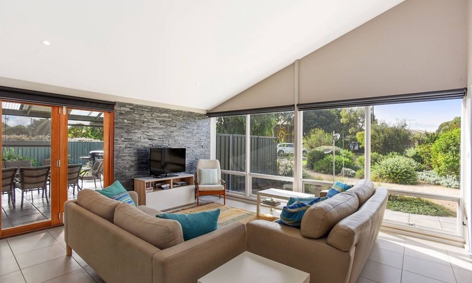 Goolwa South House | Riverport Retreat - Pet Friendly, close to the river, free Wifi + linen included