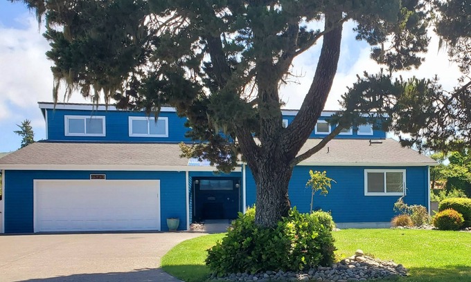 Seaside House | Riverside Beach House in Seaside, Oregon On the South End of Necanicum River