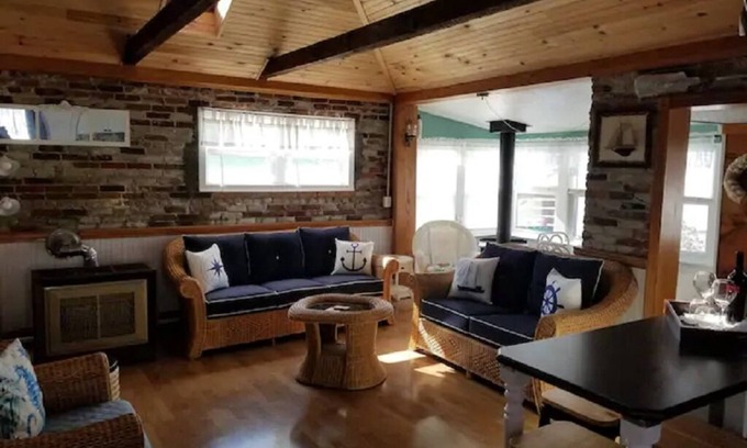 Portsmouth House | Riverside Bungalow Shortterm discounts for extended stay! Fall Specials!