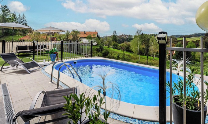 Karlovac House | Riverside House with Pool and Hot Tub, Karlovac, Croatia