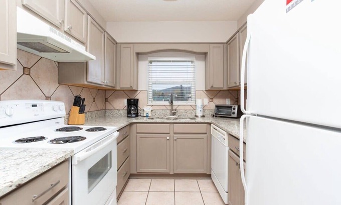 Pigeon Forge Condo | Riverside Pigeon Forge Condo W Mt. LeConte Views