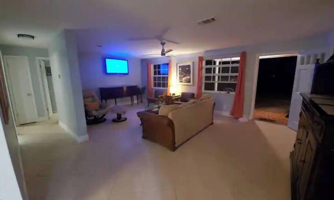 Holly Hill House | Riverside Retreat 3/2 Home With River View