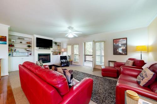 Helen Apartment | Riverside Trout Retreat