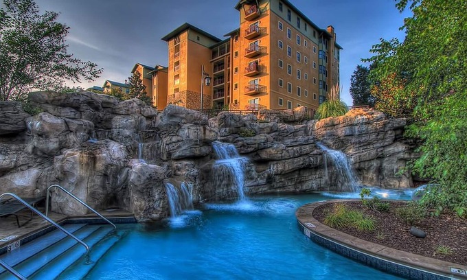 Pigeon Forge Condo | RIVERSTONE RESORT-1 BED/1 BTH LUX CONDO-OCTOBER SPECIALS- 149-179 PER NIGHT!