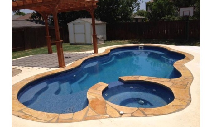 Mahncke Park House | Riverwalk Pearl Zoo Museums Pool 5 BR 4 1/2 Baths, -Ask for extra days!-