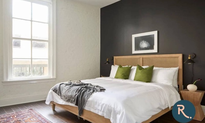 Central Business District House | Roami at St. Charles | 1 Bedroom