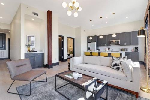 Arts/Warehouse District House | Roami at The Lola Near Bourbon St 3BR #36