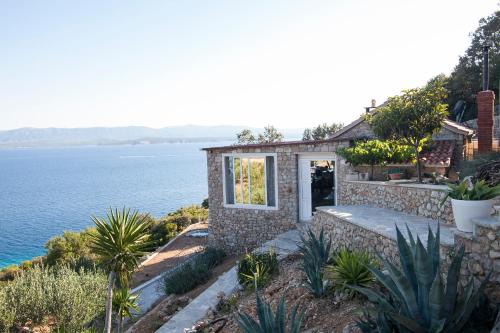 Bol Apartment | Robinson Orpheus