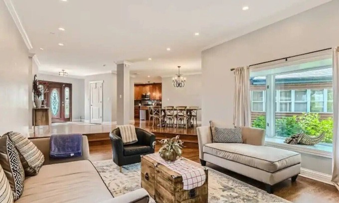 Will County Other | Rock Creek Farm: 5 beds, pool, trails, 25 min to Cedar Lake, 40 min to Chicago.